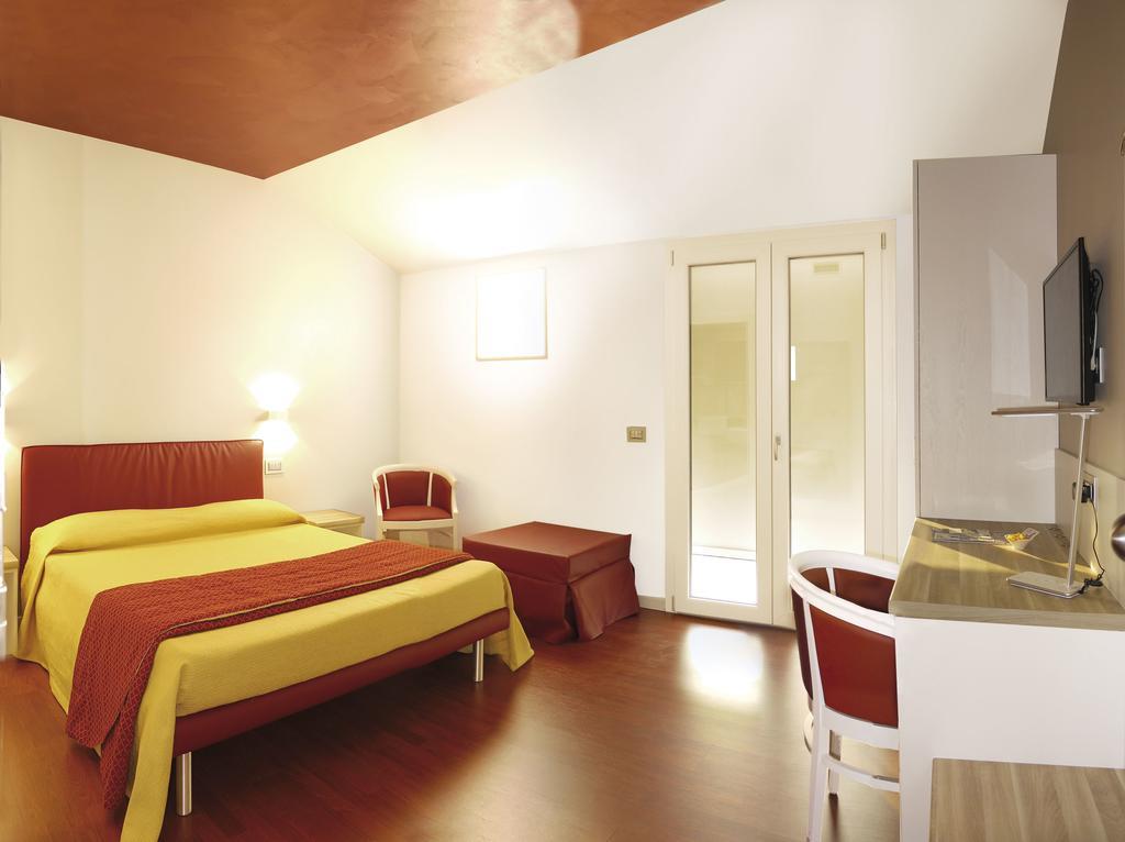 Hotel Dal Ponte バッサーノ・デル・グラッパ エクステリア 写真
